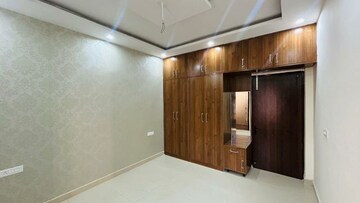 Room in 3 BHK Builder Floor at Sector 115 – for Sale
