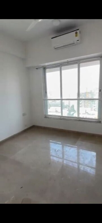 Room in 2 BHK Apartment at Kalpataru Radiance, Goregaon West – for Rent