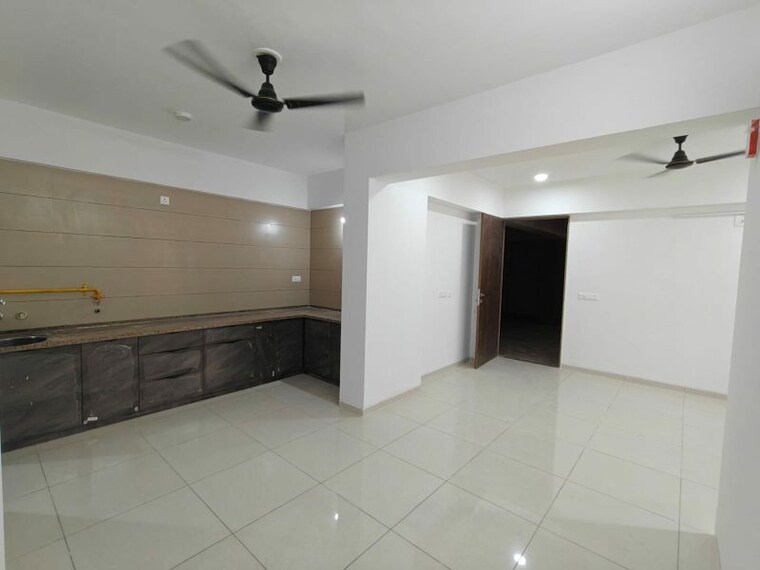 Room, sun-atmosphere 3 Bedroom 1700 Sq.Ft. Apartment In Shela Ahmedabad 9949142
