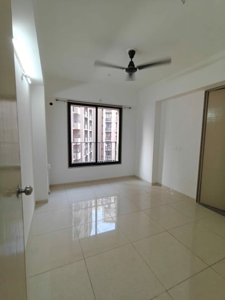 Room, sun-atmosphere 3 Bedroom 1700 Sq.Ft. Apartment In Shela Ahmedabad 9949142