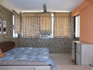 Bedroom in 2 BHK Apartment at Chembur – for Rent