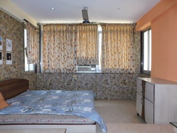 Bedroom in 2 BHK Apartment at Chembur – for Rent