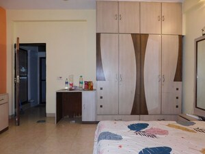 Bedroom in 2 BHK Apartment at Chembur – for Rent