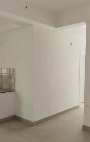 Room in 2.5 BHK Apartment at Migsun Twiinz, Eta Ii Greater Noida – for Sale