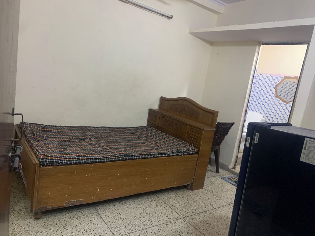 1 Rk+ Servant Room Apartment For Rent in Katwaria Sarai