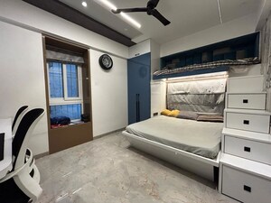 Room in 5 BHK Apartment at Sinhagad Road – for Sale