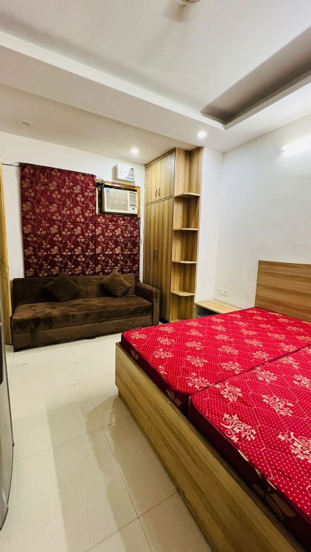 1 Rk  450 Sq.Ft. Builder Floor in Minarch Tower