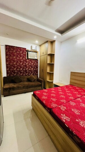1 RK Builder Floor For Rent in Minarch Tower, Sector 44