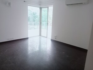 Room in 3.5 BHK Apartment at Vipul Belmonte, Sector 53 – for Rent