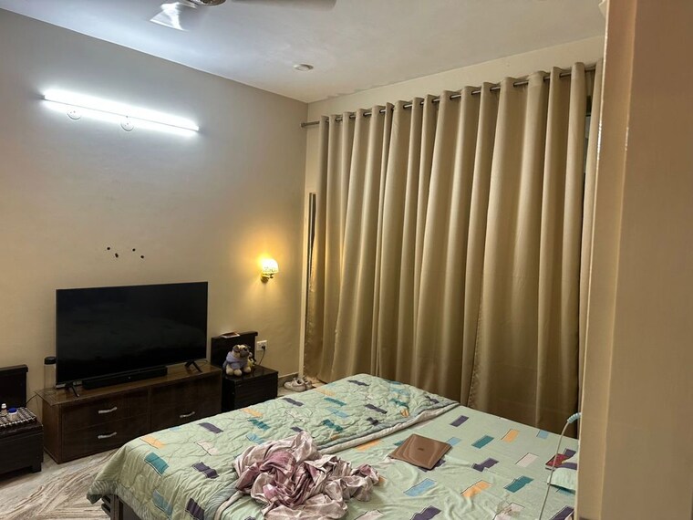 Bedroom, patrakar-parisar 4 Bedroom 2250 Sq.Ft. Apartment In Vasundhara Sector 2b Ghaziabad 9949775