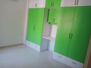 Furnished Amenities in 3.5 BHK Apartment at Unitech Harmony, Sector 50 – for Rent