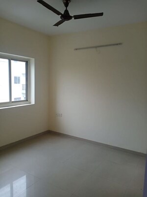 Room in 4 BHK Apartment at Sare Springview Floors, Lal Kuan – for Sale