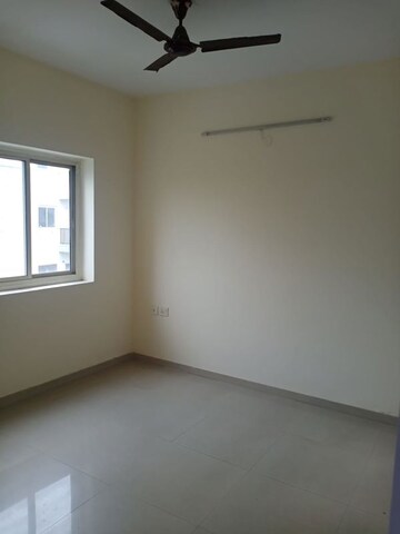 Room in 4 BHK Apartment at Sare Springview Floors, Lal Kuan – for Sale