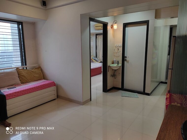 Room, god-gifts-building 1 Bedroom 300 Sq.Ft. Apartment In Lower Parel Mumbai 9949854