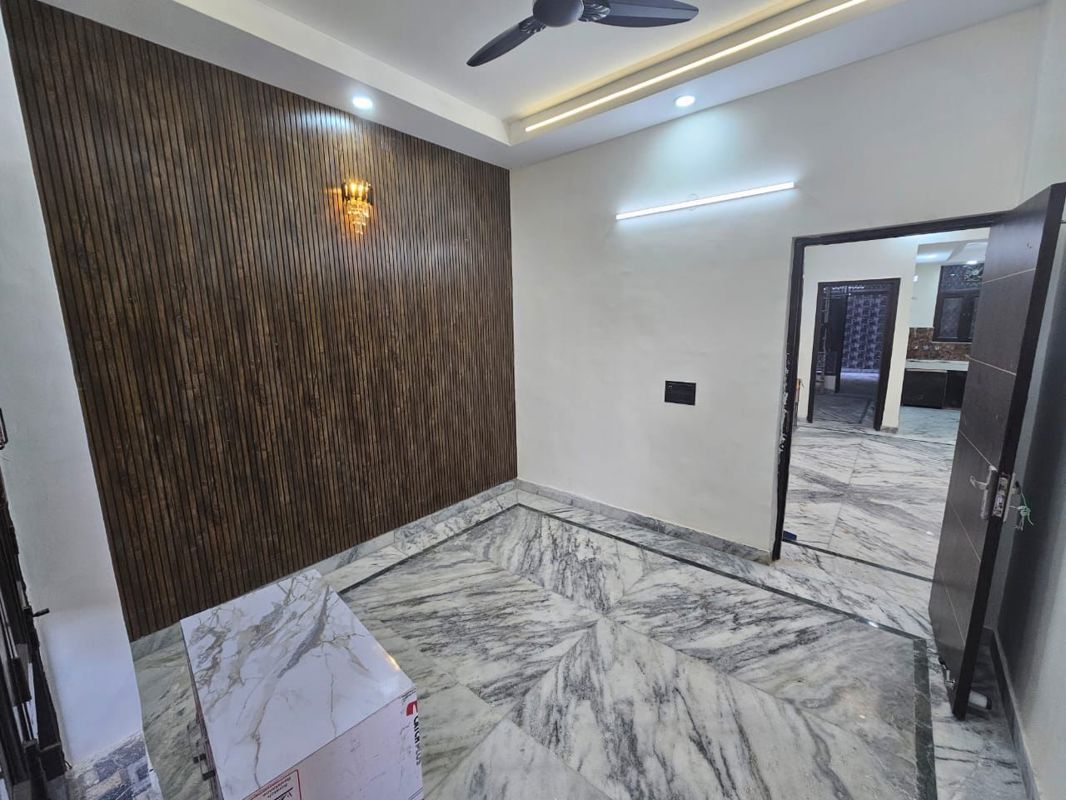 3 BHK + Pooja Room,Servant Room,Study Room,Extra Room Builder Floor For Rent in Green Fields Colony