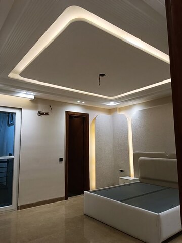 Building Lobby in 3 BHK Builder Floor at Meenakshi Garden – for Sale