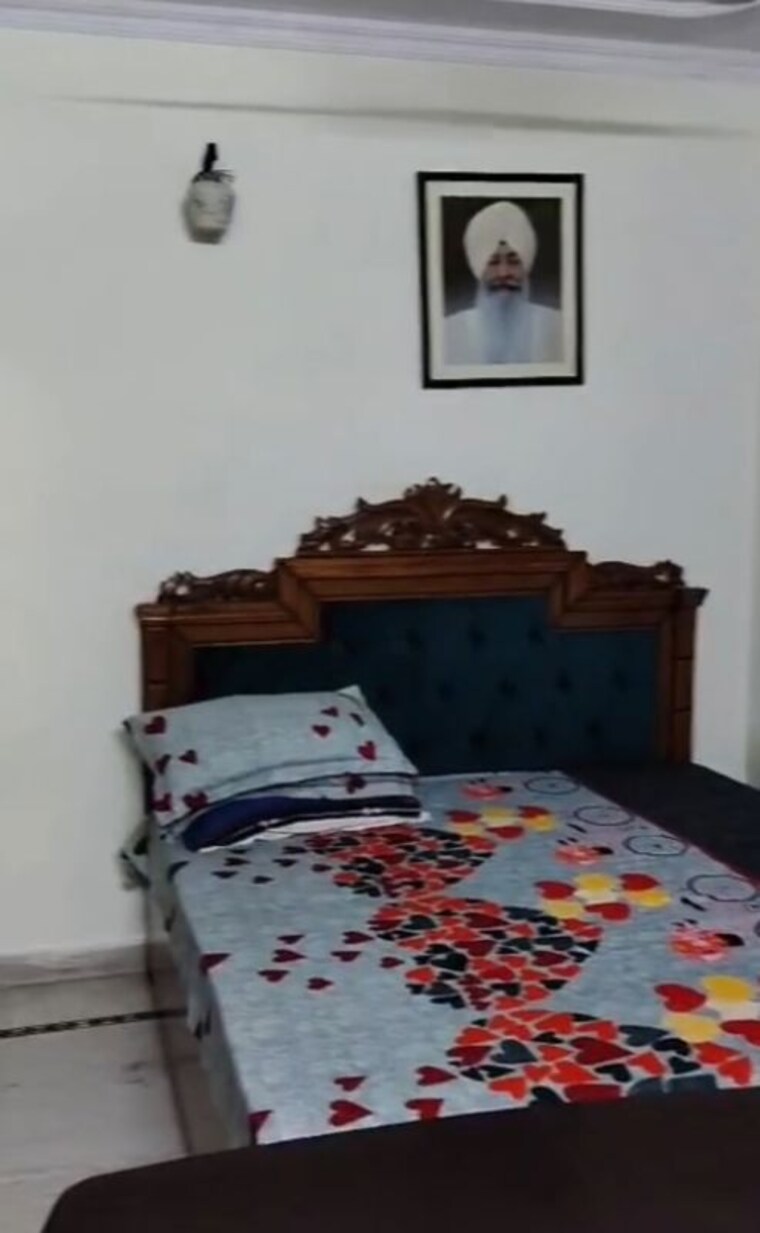 Bedroom, west patel nagar 2 Bedroom 1000 Sq.Ft. Builder Floor In West Patel Nagar Delhi 9949866