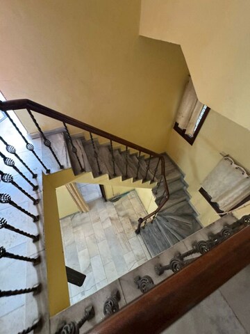 Staircase in 4 BHK Apartment at Saket – for Rent