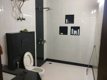 Bathroom in 3 BHK Apartment at Elite Estate, Vasundhara Sector 10 – for Sale