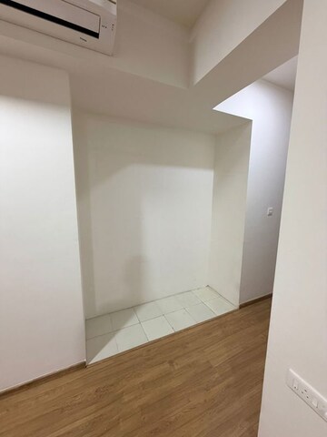 Room in 2 BHK Apartment at Indiabulls One Indiabulls, Pokhran Road No Two – for Rent