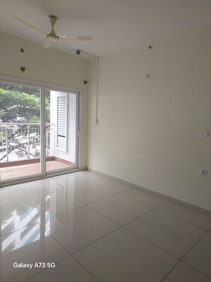 Room in 2.5 BHK Apartment at L&T Raintree Boulevard, Hebbal – for Rent