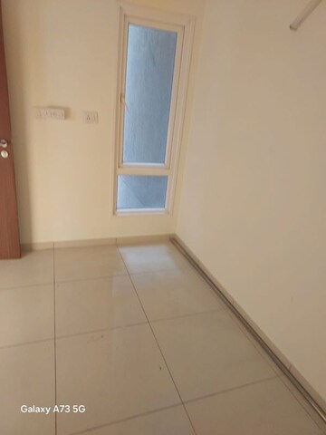 Room in 2.5 BHK Apartment at L&T Raintree Boulevard, Hebbal – for Rent