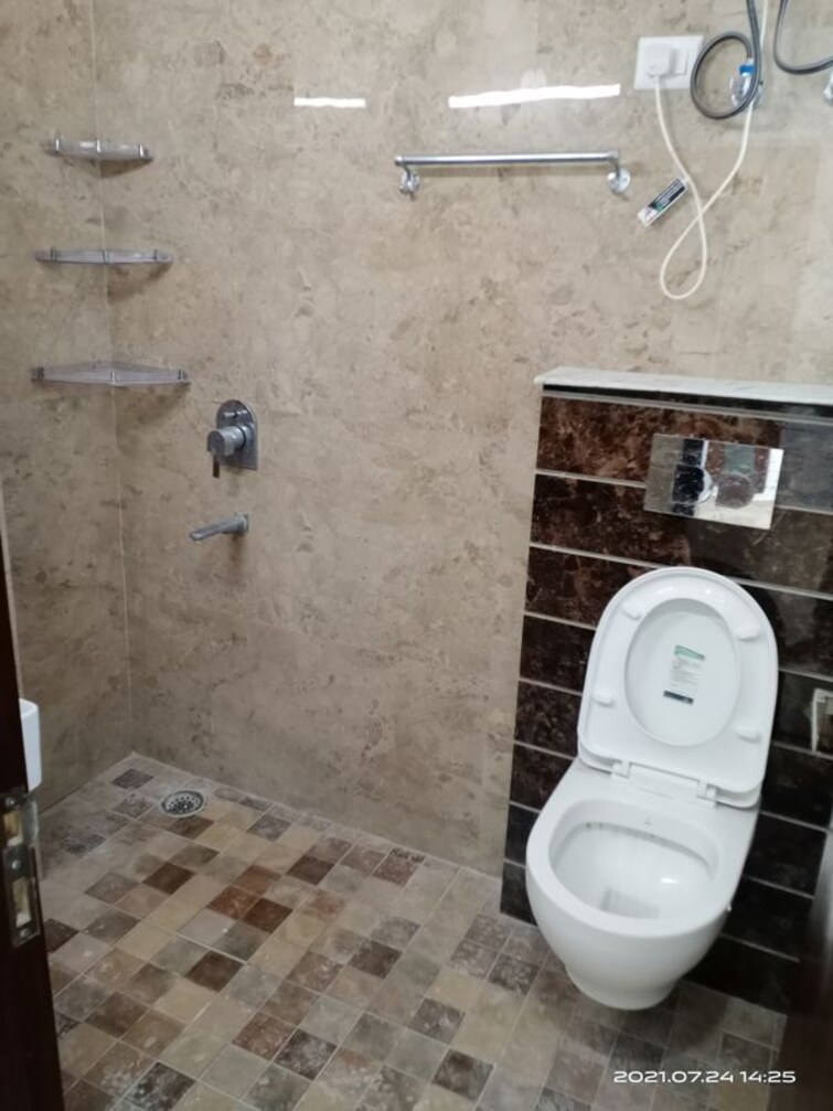 Bathroom, vasant kunj 3 Bedroom 1400 Sq.Ft. Apartment In Vasant Kunj Delhi 9949974