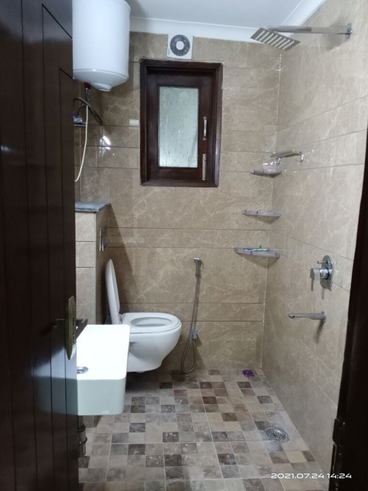 Bathroom, vasant kunj 3 Bedroom 1400 Sq.Ft. Apartment In Vasant Kunj Delhi 9949974
