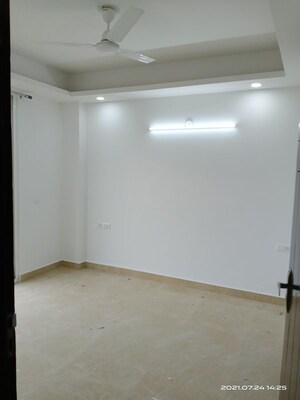 Room in 3 BHK Apartment at Vasant Kunj – for Rent