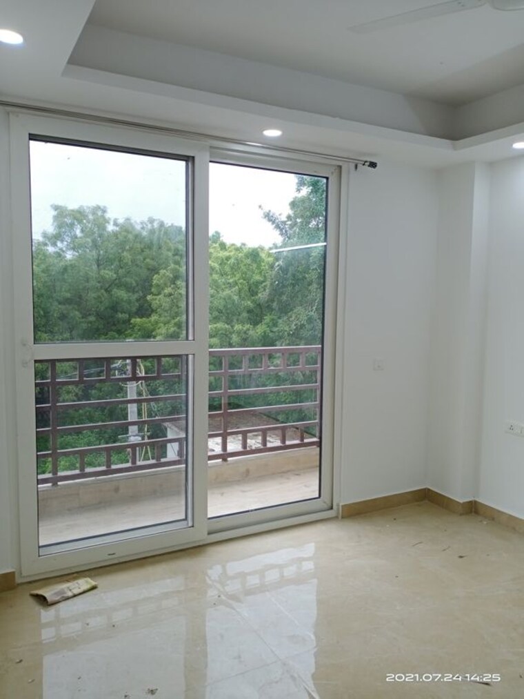 Room, vasant kunj 3 Bedroom 1400 Sq.Ft. Apartment In Vasant Kunj Delhi 9949974