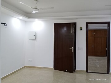 Room in 3 BHK Apartment at Vasant Kunj – for Rent
