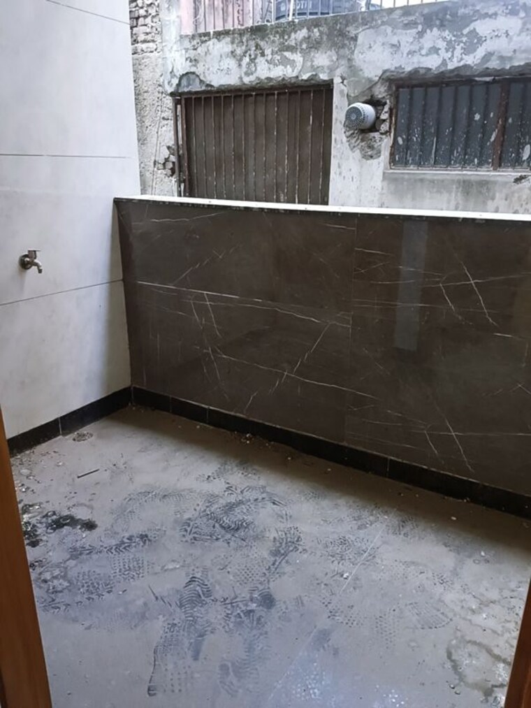Balcony, meenakshi garden 3 Bedroom 1800 Sq.Ft. Builder Floor In Meenakshi Garden Delhi 9949978