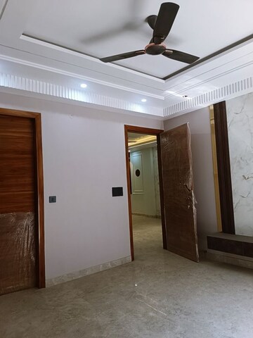 Building Lobby in 3 BHK Builder Floor at Meenakshi Garden – for Sale