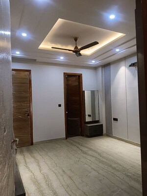 Room in 3 BHK Builder Floor at Meenakshi Garden – for Sale