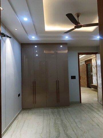 Building Lobby in 3 BHK Builder Floor at Meenakshi Garden – for Sale