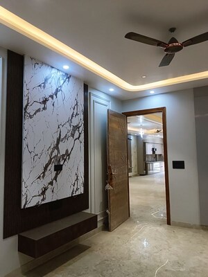 Room in 3 BHK Builder Floor at Meenakshi Garden – for Sale