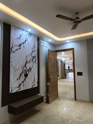 Room in 3 BHK Builder Floor at Meenakshi Garden – for Sale