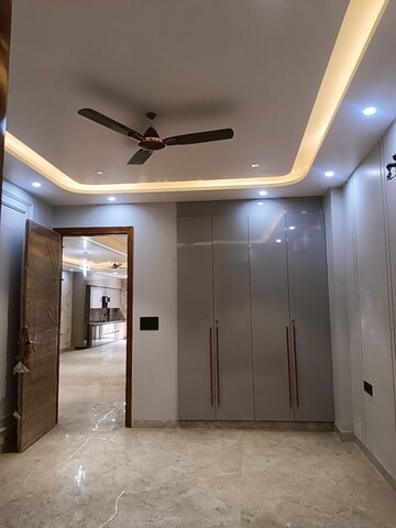 Building Lobby in 3 BHK Builder Floor at Meenakshi Garden – for Sale