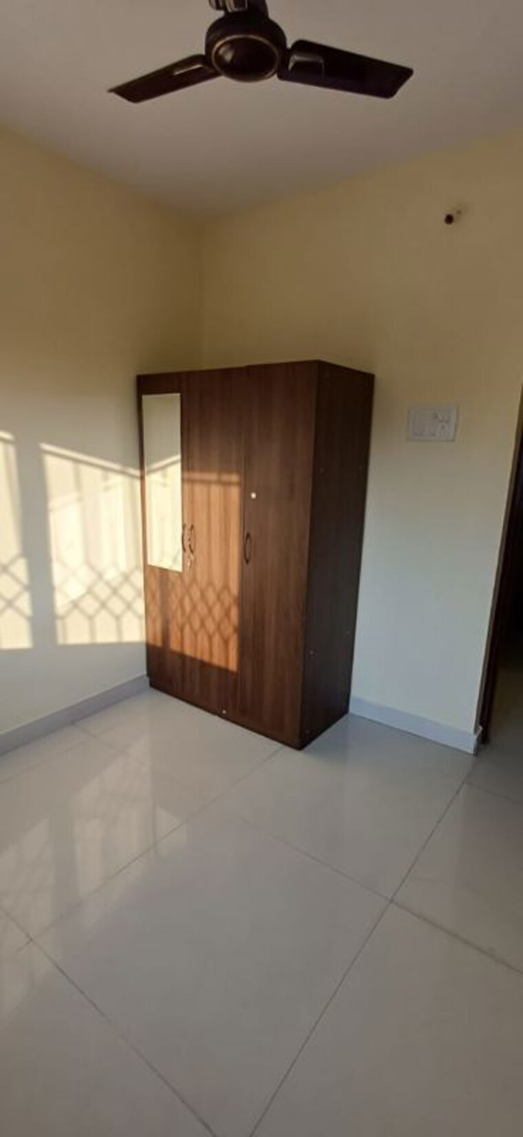 Room, naupada 2 Bedroom 690 Sq.Ft. Apartment In Naupada Thane 9949991