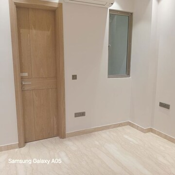 Room in 4 BHK Builder Floor at Greater Kailash ii – for Rent