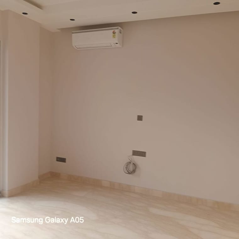Room, greater kailash ii 4 Bedroom 250 Sq.Yd. Builder Floor In Greater Kailash ii Delhi 9949995