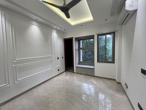 Room in 3 BHK Builder Floor at Safdarjung Enclave – for Rent