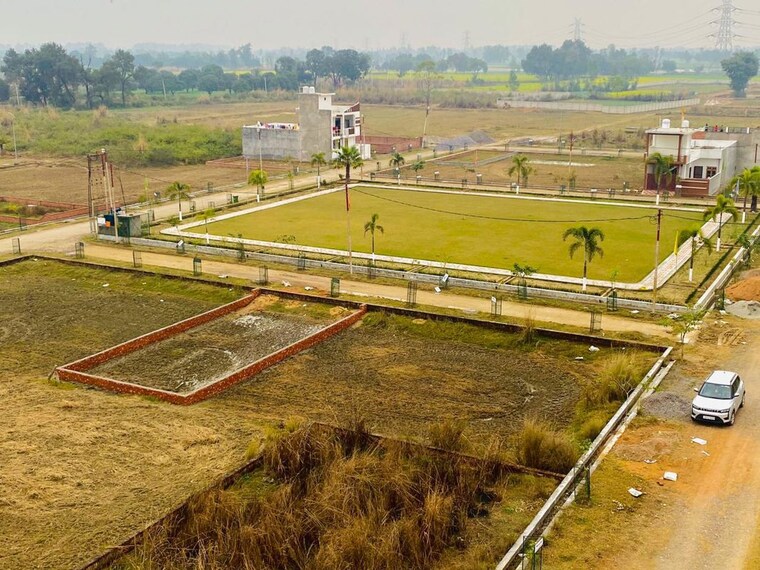 Garden, sector 84  120 Sq.Yd. Plot In Sector 84 Faridabad 9949909