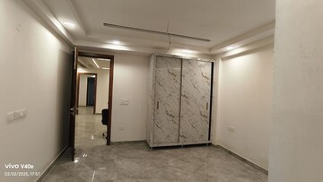Room in 3 BHK Builder Floor at Vasant Kunj – for Rent