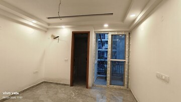 Room in 3 BHK Builder Floor at Vasant Kunj – for Rent