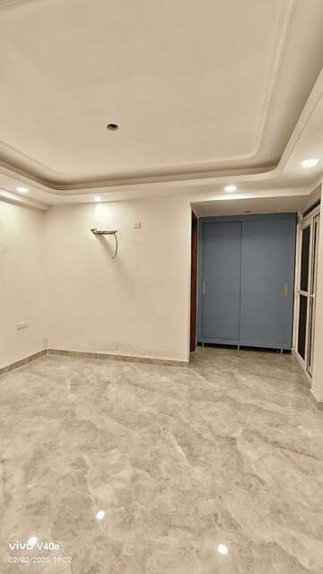 Room in 3 BHK Builder Floor at Vasant Kunj – for Rent