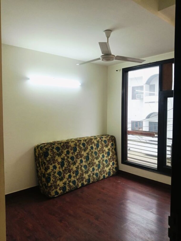 Bedroom, safdarjung development area 3 Bedroom 1650 Sq.Ft. Builder Floor In Safdarjung Development Area Delhi 9950116