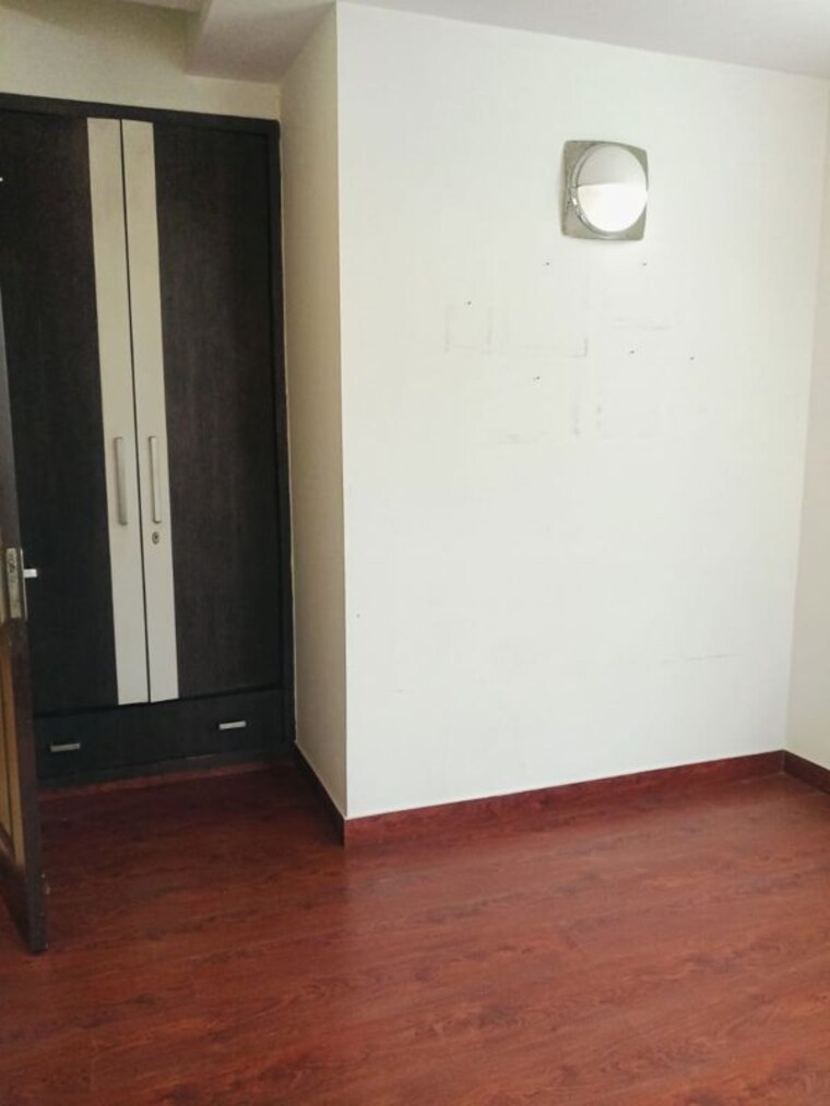 Room, safdarjung development area 3 Bedroom 1650 Sq.Ft. Builder Floor In Safdarjung Development Area Delhi 9950116
