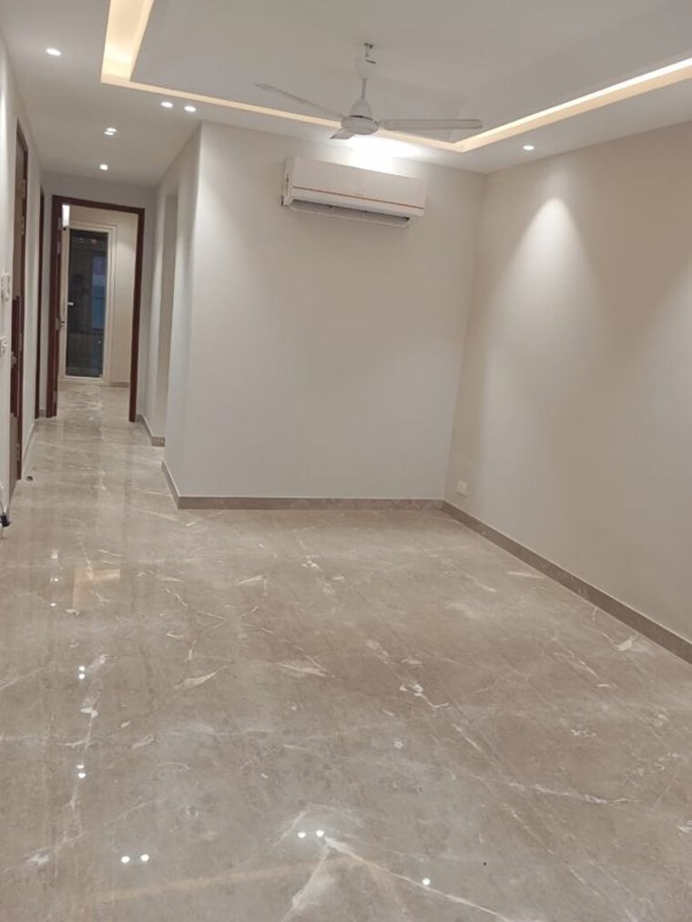 Room, shivalik colony 3 Bedroom 200 Sq.Yd. Builder Floor In Shivalik Colony Delhi 9950160