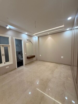 Room in 3 BHK Builder Floor at Meenakshi Garden – for Sale